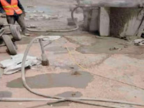 柳州水泥混凝土路面板底注浆技术 路面脱空注浆整治方案